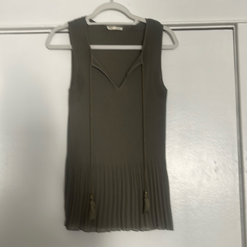 Light and Flowy forest green tank top with ribs